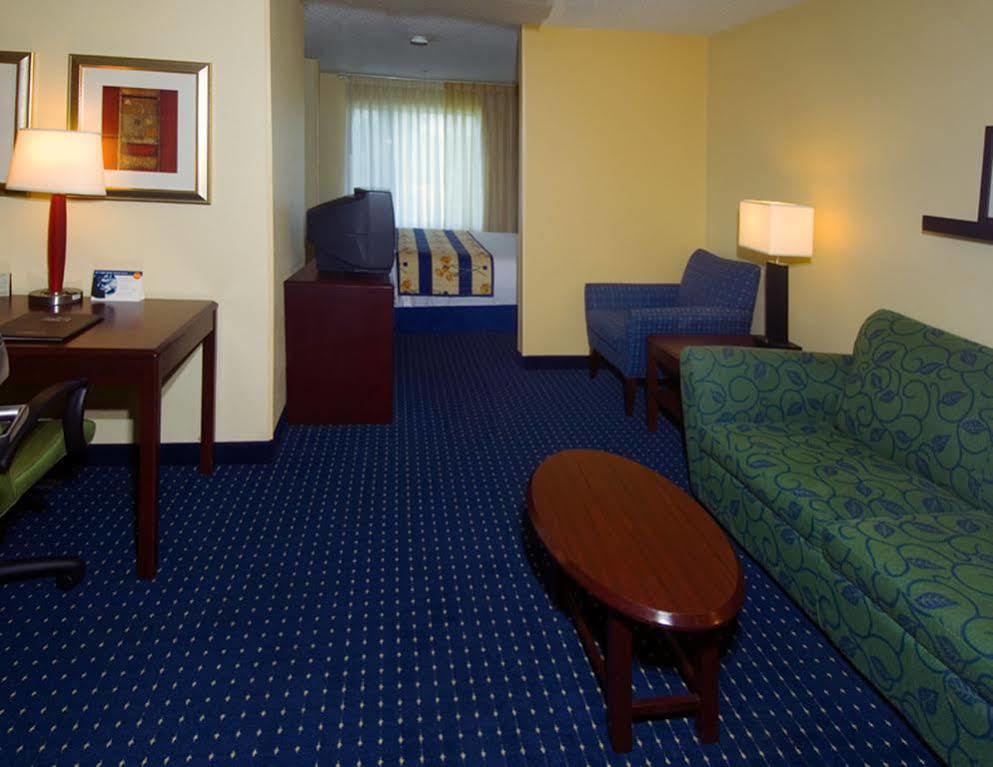 Comfort Inn & Suites Montgomery East Carmichael Rd Exterior foto